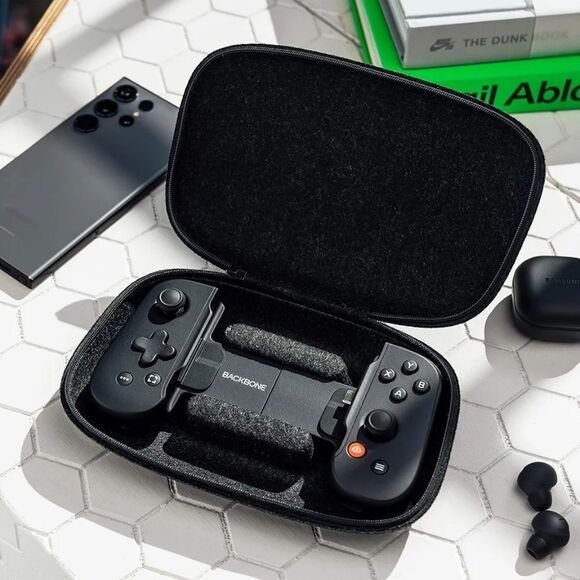 Backbone‎ mobile gaming controller for android phone (USB-C) Xbox edition W/CASE - Picture 12 of 16